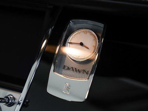 Used 2019 Rolls-Royce Dawn RWD image 34