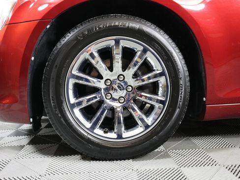 Used 2014 Chrysler 300 C RWD image 9