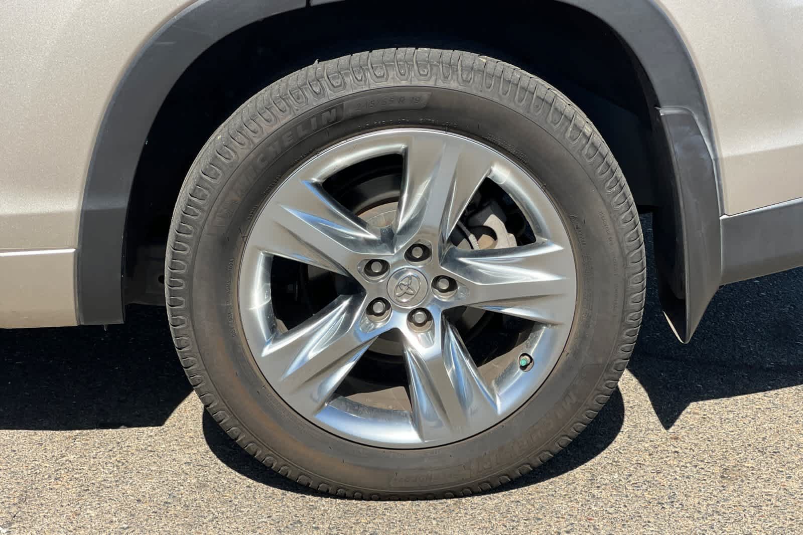 Used 2014 Toyota Highlander Limited Platinum AWD/4WD image 25