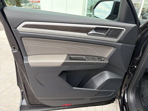 Certified 2022 Volkswagen Atlas SE w/ Panoramic Sunroof Package AWD/4WD image 12