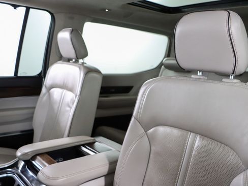 Used 2022 Jeep Grand Wagoneer Series II w/ Convenience Group III image 28