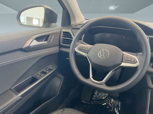 New 2026 Volkswagen Taos SE image 27