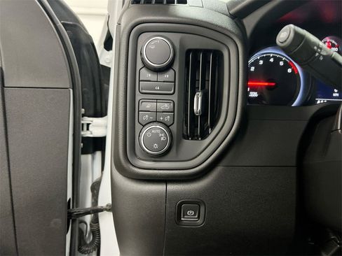 Used 2024 Chevrolet Silverado 2500 Custom w/ Custom Value Package image 17