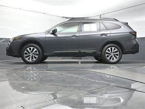 Used 2022 Subaru Outback Premium image 39