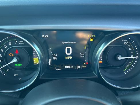 Used 2023 Jeep Wrangler Unlimited w/ Sun & Screen Package image 50