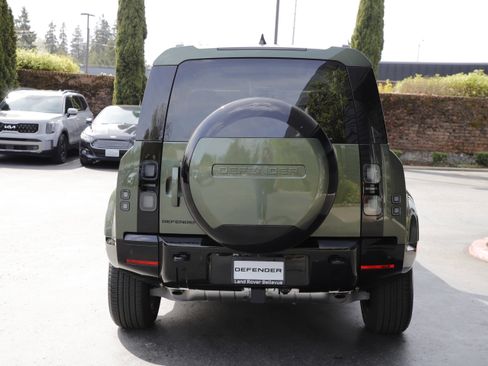 New 2026 Land Rover Defender 110 X-Dynamic SE image 9