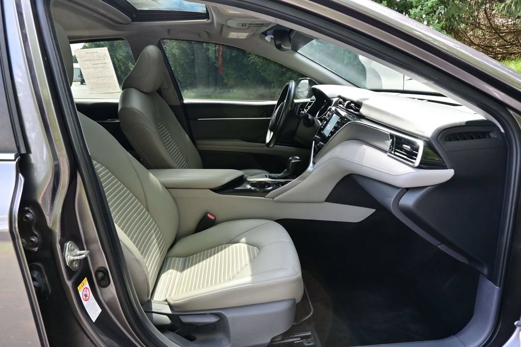 Used 2018 Toyota Camry SE w/ Moonroof Package FWD image 29
