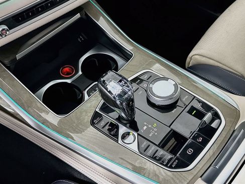 Used 2020 BMW X7 M50i w/ Dynamic Handling Package AWD/4WD image 17