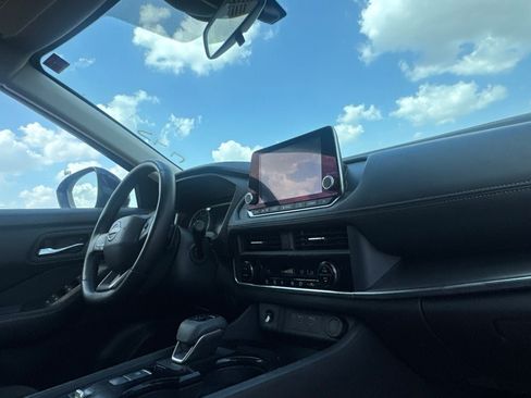Certified 2025 Nissan Rogue SV FWD image 26