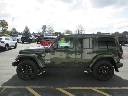 Used 2023 Jeep Wrangler Unlimited Sahara w/ Cold Weather Group image 6