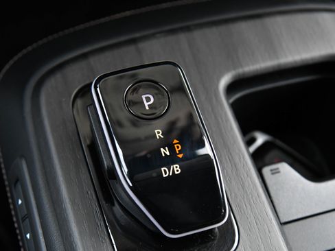 Used 2024 Nissan Ariya FWD image 32