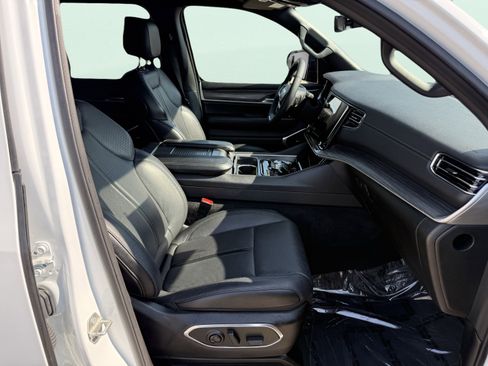 Used 2024 Jeep Wagoneer Series II w/ Flexible Seating Group image 57