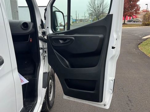 Used 2020 Freightliner Sprinter 2500 image 17