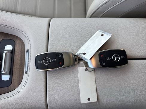 Used 2024 Mercedes-Benz GLE 580 4MATIC image 36