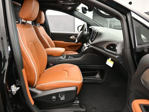 New 2026 Chrysler Pacifica Pinnacle image 50