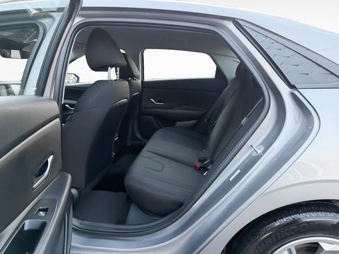 Used 2024 Hyundai Elantra SE image 13