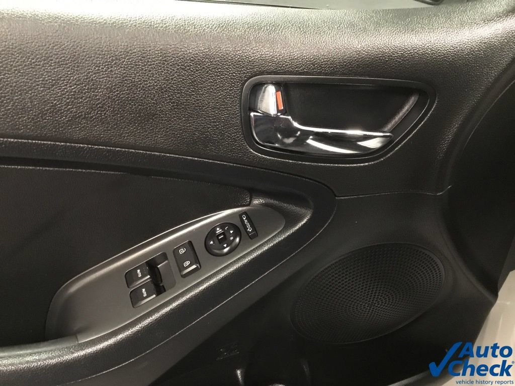 Used 2015 Kia Forte Koup EX FWD image 18