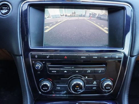 Used 2012 Jaguar XJ Supercharged RWD image 22
