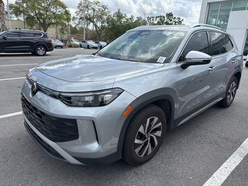Used 2025 Volkswagen Tiguan S image 3