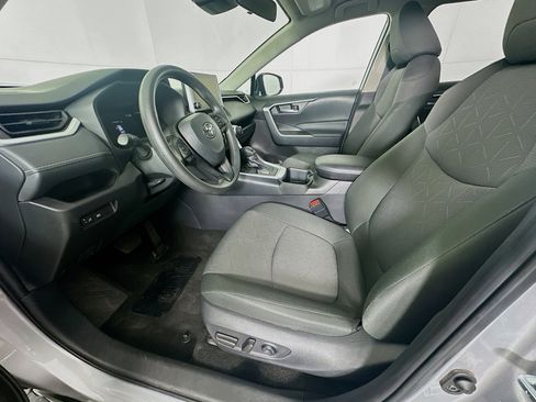 Used 2025 Toyota RAV4 XLE FWD image 13