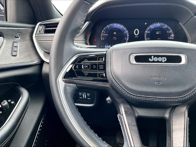 Used 2021 Jeep Grand Cherokee L Overland w/ Luxury Tech Group IV AWD/4WD image 24