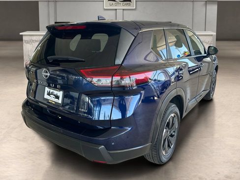 Used 2025 Nissan Rogue SV AWD/4WD image 7