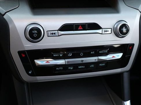 Used 2022 Ford Explorer XLT w/ Equipment Group 202A image 23