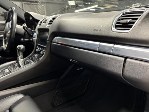 Used 2016 Porsche Cayman image 8