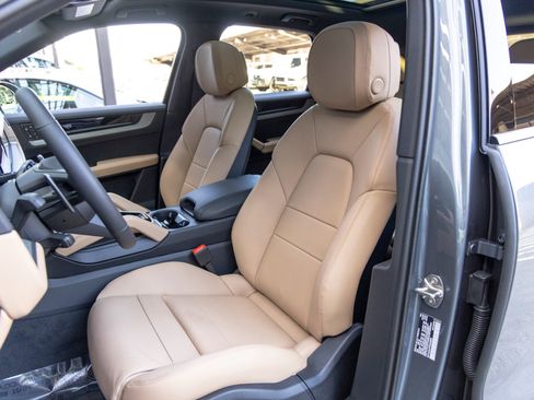 New 2026 Porsche Cayenne AWD/4WD image 5