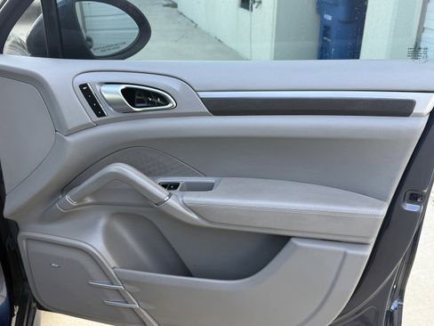 Used 2013 Porsche Cayenne GTS image 34