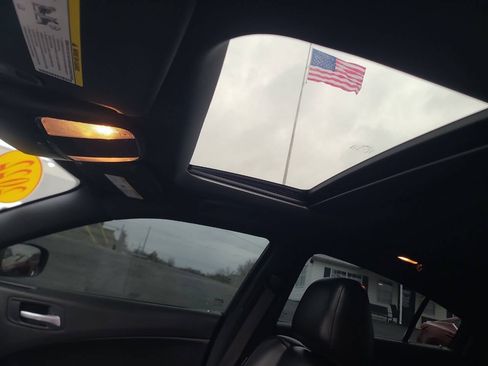 Used 2022 Dodge Charger SXT w/ Leather Interior Group image 18