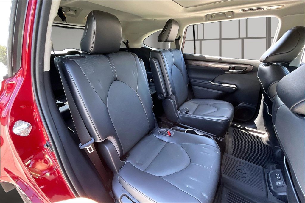 Used 2022 Toyota Highlander Platinum AWD/4WD image 25