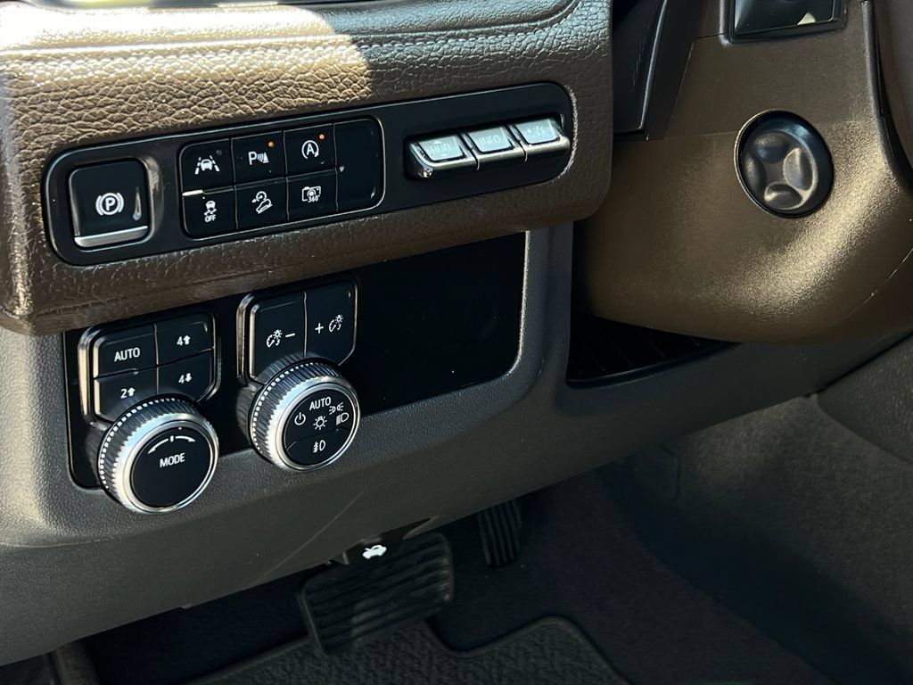 Used 2024 GMC Yukon Denali AWD/4WD image 7