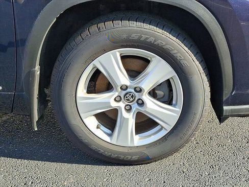 Used 2022 Toyota Highlander LE image 18