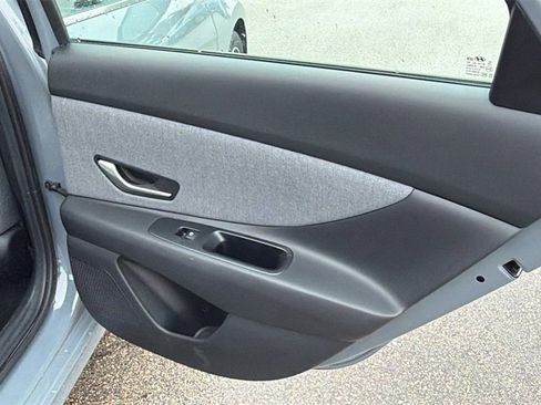 Used 2023 Hyundai Elantra Limited image 40