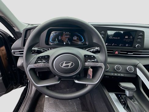 New 2026 Hyundai Elantra SE FWD image 8