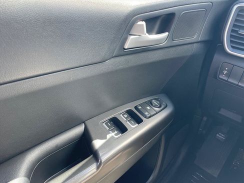 Used 2020 Kia Sportage LX FWD image 19