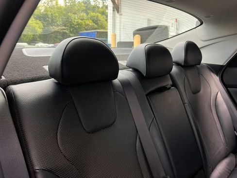 Used 2022 Hyundai Elantra Limited FWD image 30