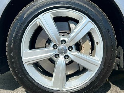 Used 2019 Audi e-tron Prestige w/ Prestige Package image 28