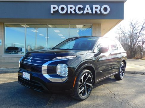 Used 2022 Mitsubishi Outlander ES image 1