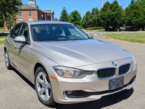Used 2013 BMW 320i xDrive Sedan AWD/4WD image 7