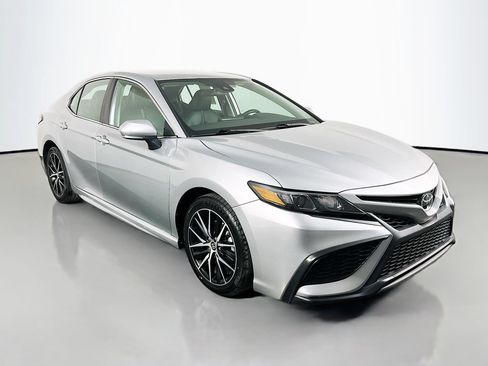 Used 2023 Toyota Camry SE FWD image 4