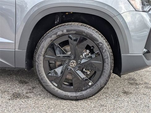 New 2026 Volkswagen Taos SE image 10