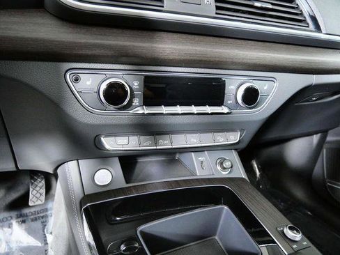 Used 2024 Audi Q5 e Premium Plus w/ Premium Plus Package image 19