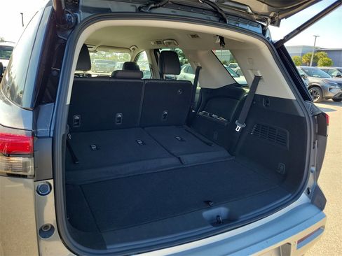 New 2025 Nissan Pathfinder SL image 3