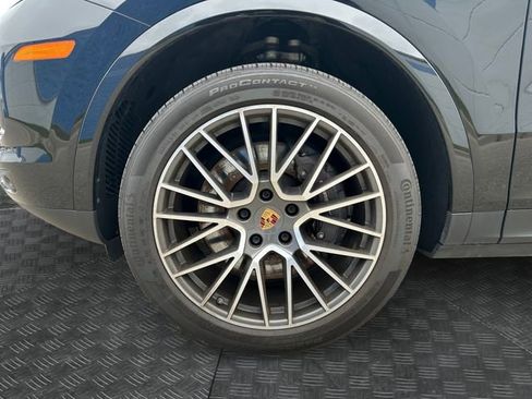 Used 2023 Porsche Cayenne AWD/4WD image 13