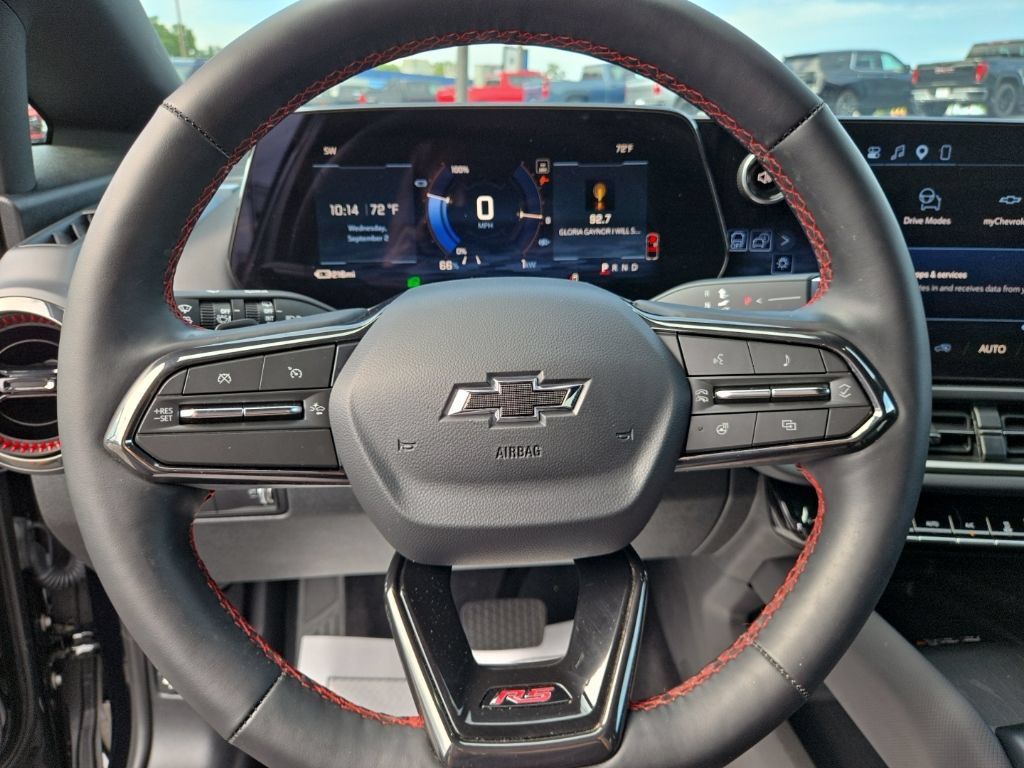 Certified 2025 Chevrolet Equinox EV RS FWD image 18