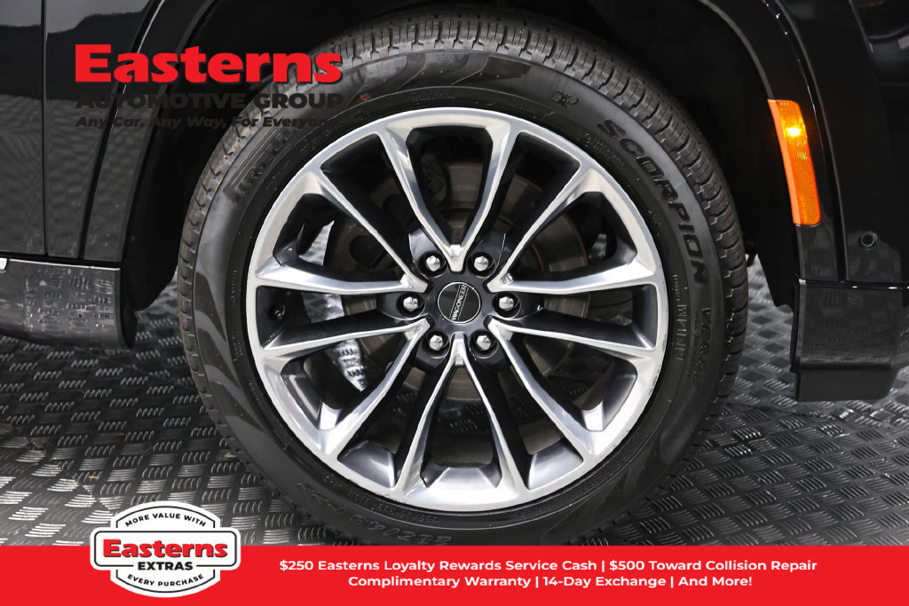 Used 2024 Jeep Wagoneer Series III w/ Premium Group I AWD/4WD image 38
