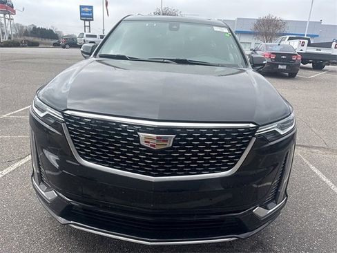 Used 2025 Cadillac XT6 Premium Luxury image 9