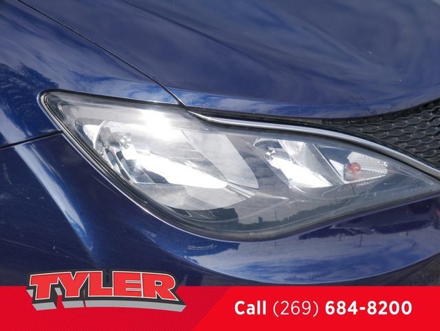 Used 2017 Chrysler Pacifica LX FWD image 10